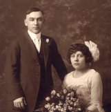 Walter & Hannah Poch wedding picture in 1921